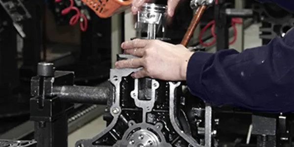 Piston and connecting rod assembly station